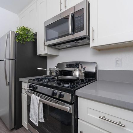 Universal Studios 8 Min Drive Two Bedroom Apartment With Free Parking Лос-Анджелес Экстерьер фото