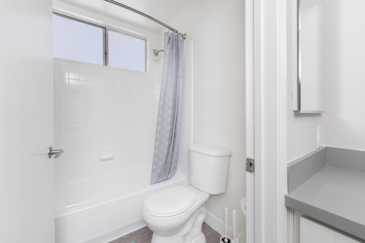 Universal Studios 8 Min Drive Two Bedroom Apartment With Free Parking Лос-Анджелес Экстерьер фото